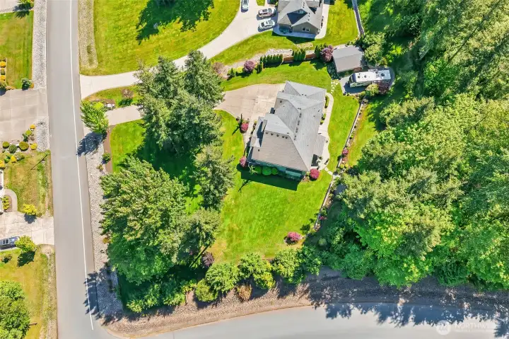 These sellers were among the first to buy in the neighborhood and selectively chose this private lot with views of the Cascades. These sellers were among the first to buy in the neighborhood and selectively chose this private lot with views of the Cascades.
