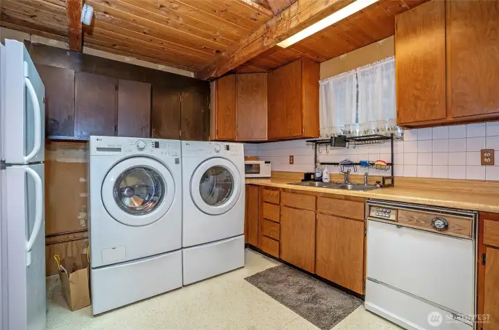 Bring your imagination and create the kitchen of your dreams with this opportunity to personalize the space to your style. Bring your imagination and create the kitchen of your dreams with this opportunity to personalize the space to your style.