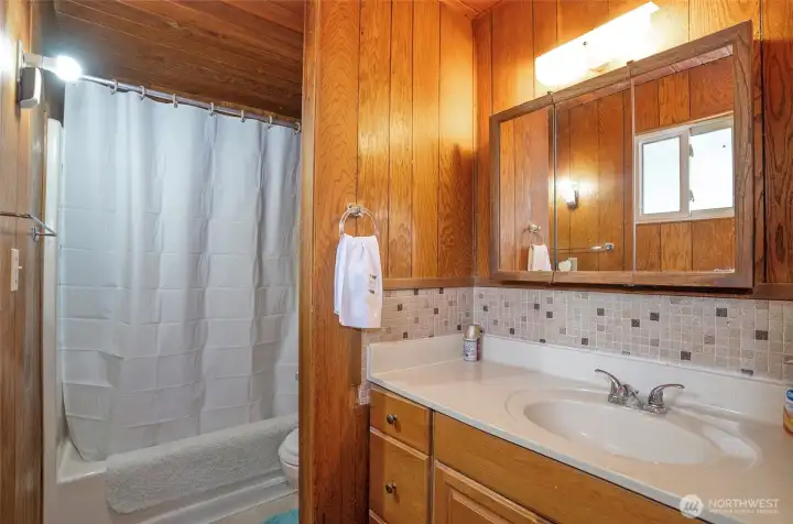 Additional view of the main floor full bathroom. Additional view of the main floor full bathroom.