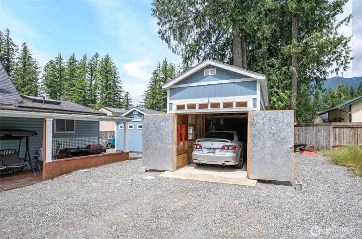 Detached garage. Detached garage.