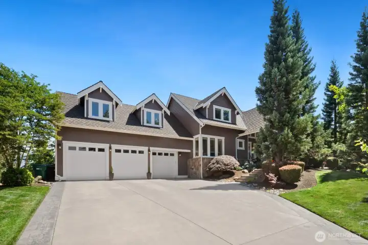 3 car garage with high ceilings and ample parking in driveway 3 car garage with high ceilings and ample parking in driveway