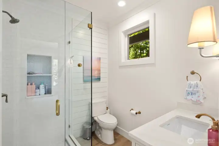 Newly renovated bathroom (spring 2026) Newly renovated bathroom (spring 2026)