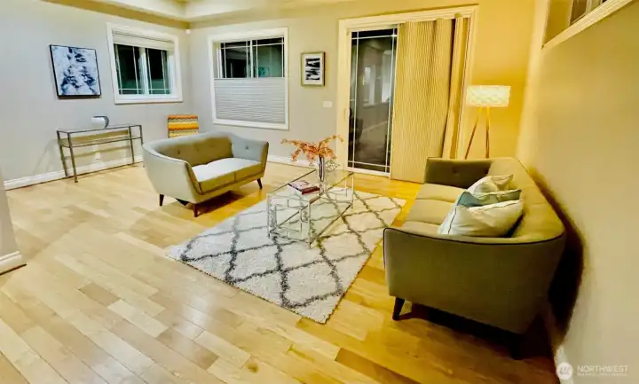 Spacious Family Room Spacious Family Room