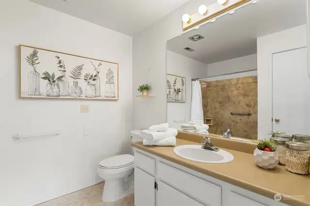 Primary Bath with View of Shower/Tub