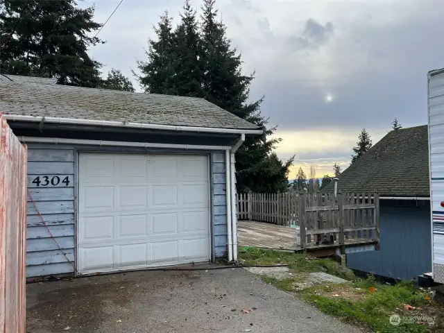 Attached Garage