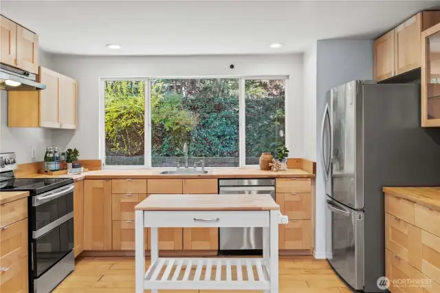 Kitchen Boast Large Footprint