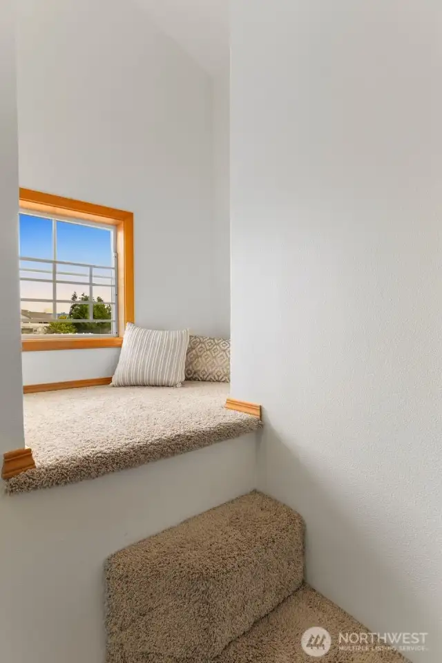 Creative kids play nook