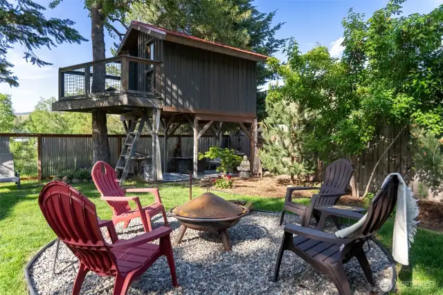 Invite family & friends to circle round the firepit and play lawn games!