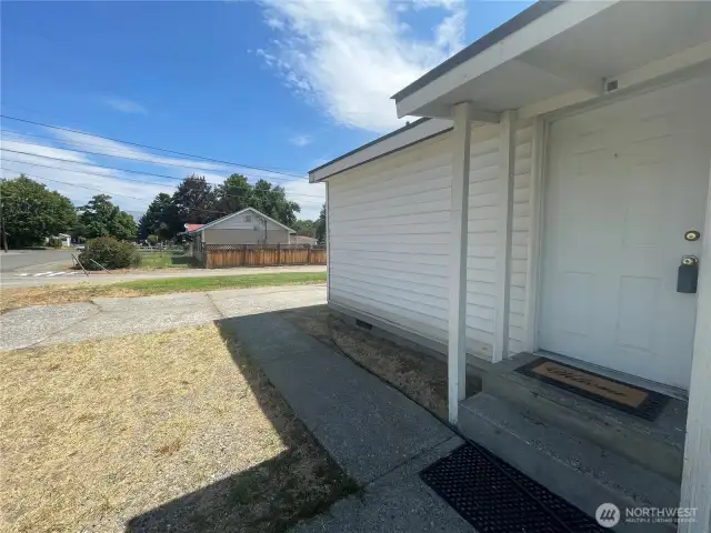Front door entry right off the driveway. Easy home access.