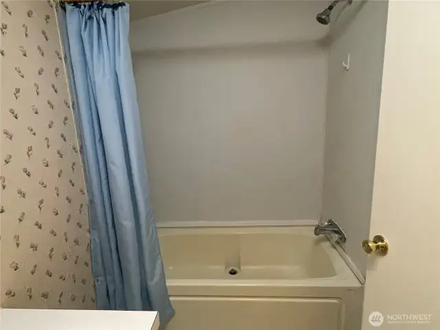 Full bathroom for the primary bedroom.