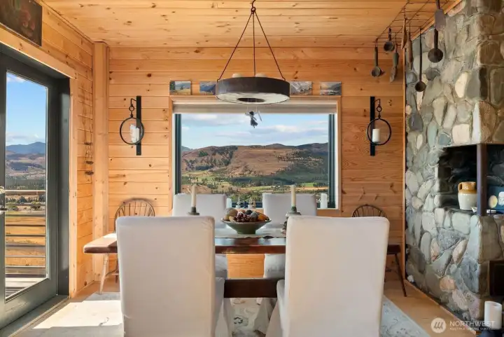 Serve dinner with a classic Mountain view surrounded by the warmth of dining room wood and rock features, Solid wood floor.