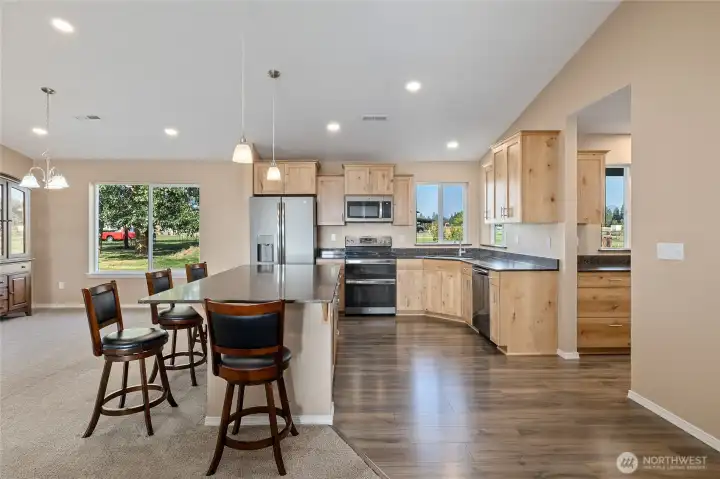 Large kitchen with island!