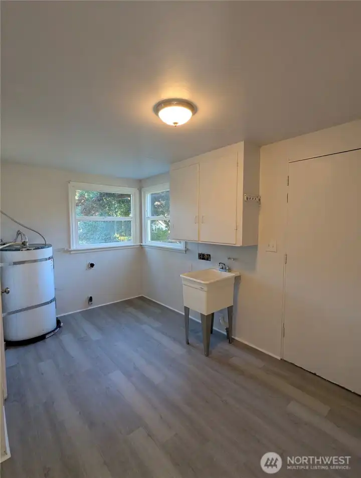Large utility room with washer and dryer hookups