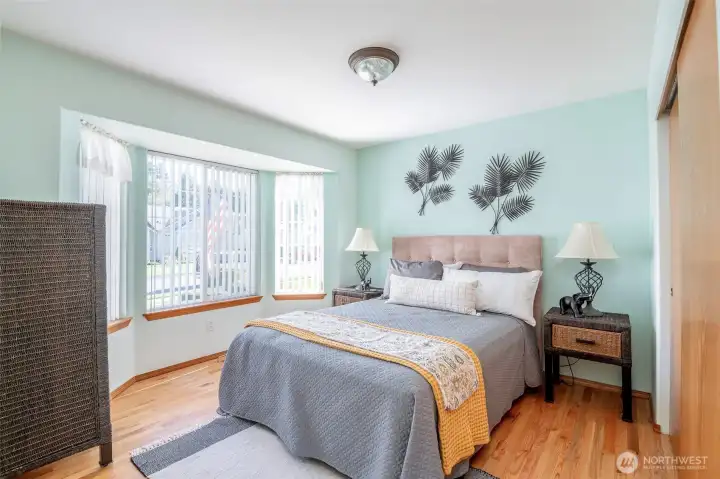 Another great bedroom, love the bay window.