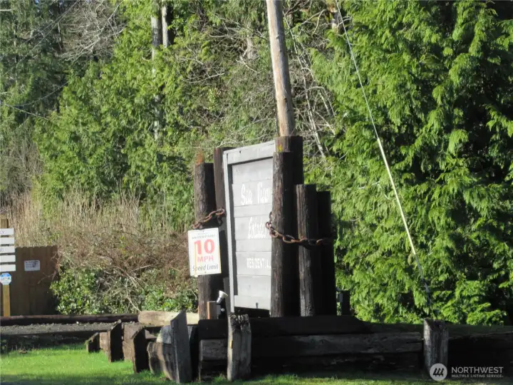 PLEASE FOLLOW THE RULES OF 10 MILES PER HOUR INSIDE SEA VIEW ESTATES!