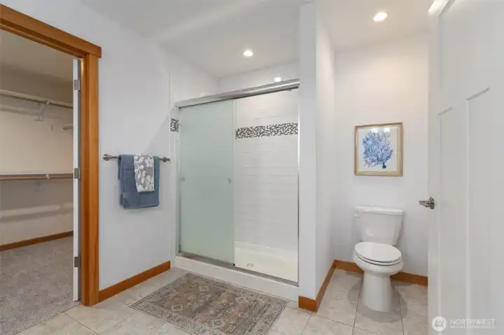 Tile surround step-in shower