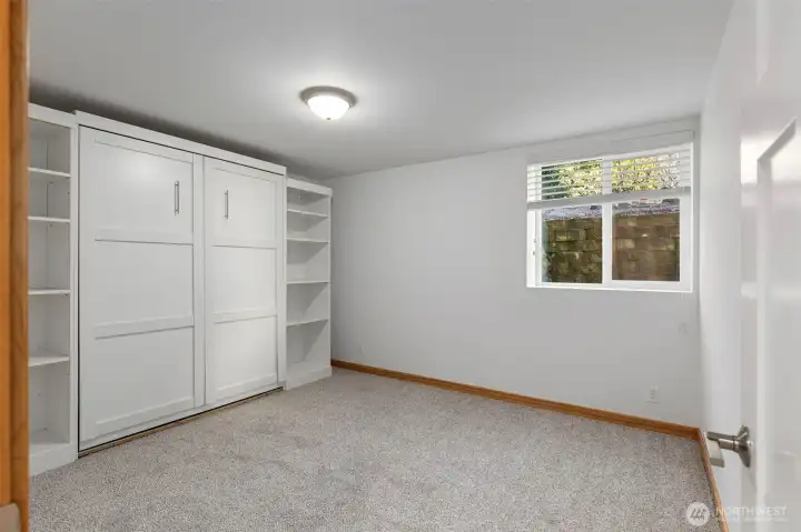 Office/Guest room with Murphy bed.