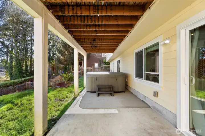 Hot tub on the patio