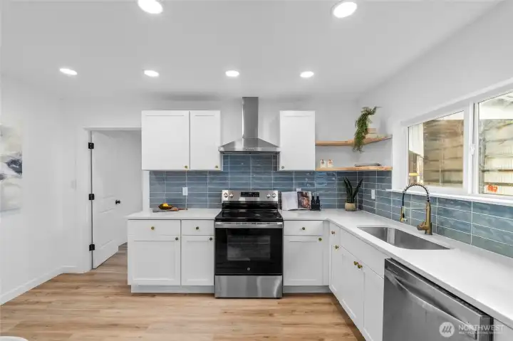 KITCHEN TILE BACKSPLASH