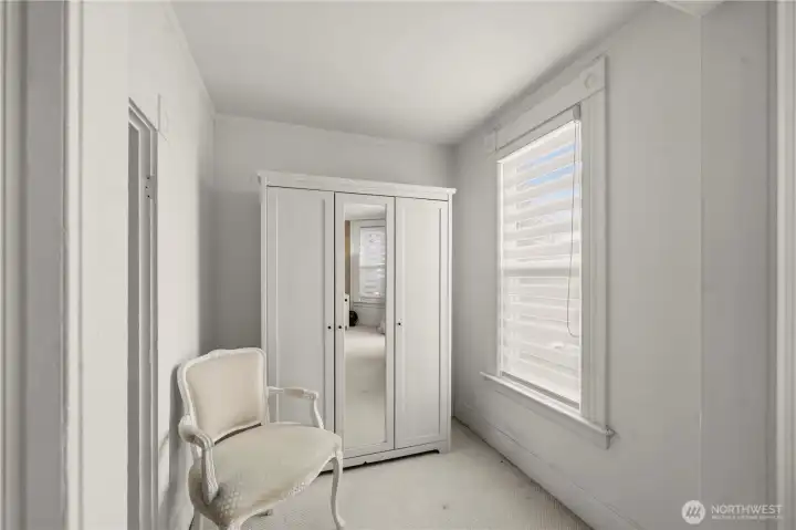 Dressing area or bonus space in the primary for desk or wardrobe