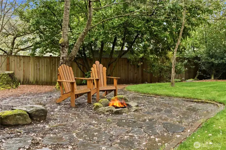 Flagstone fire pit