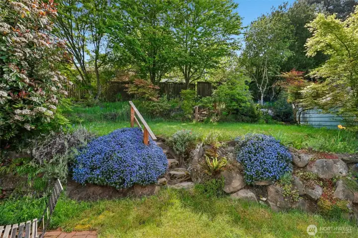 Gardeners will enjoy this space!