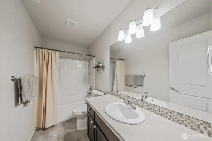 Upstairs full bathroom