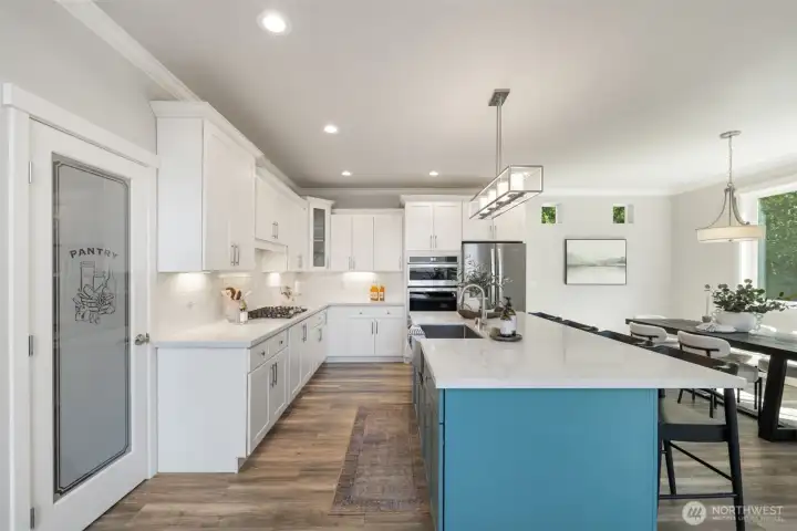 Walk-in Pantry, gas cooktop