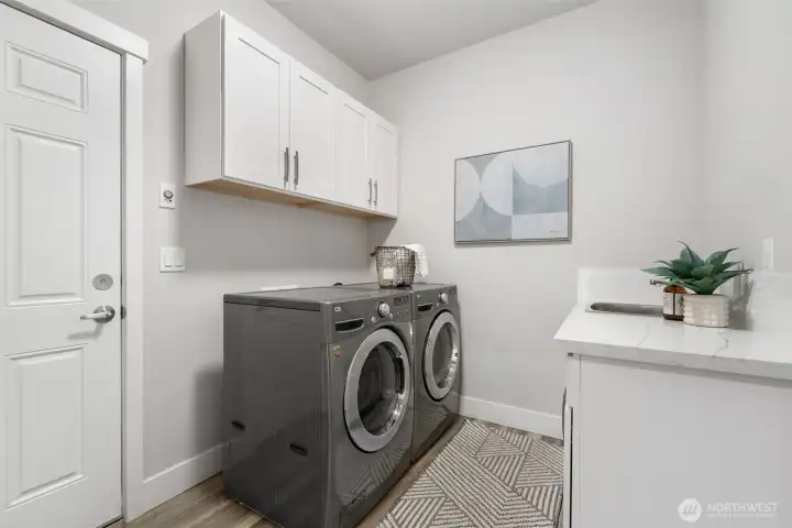 Spacious utility room off the garage