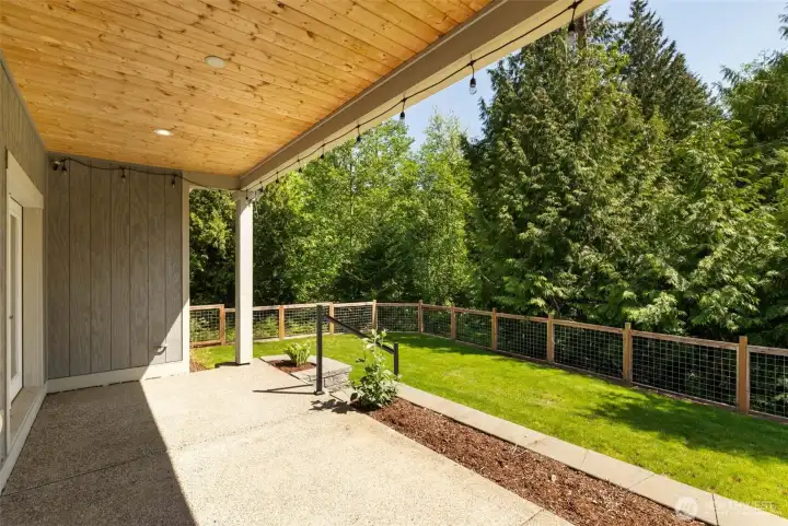 Back covered patio looks out to lots of privacy!