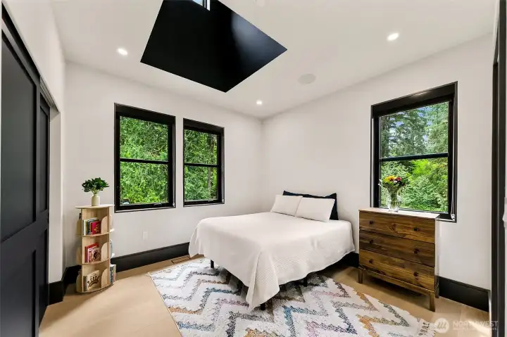 1/2 bedrooms. Pure green out the window, cool skylight, spacious space. 1/2 bedrooms. Pure green out the window, cool skylight, spacious space.