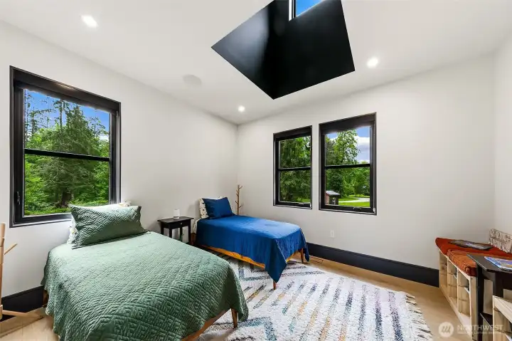 2/2 bedrooms. Pure green out the window, cool skylight, spacious space. 2/2 bedrooms. Pure green out the window, cool skylight, spacious space.
