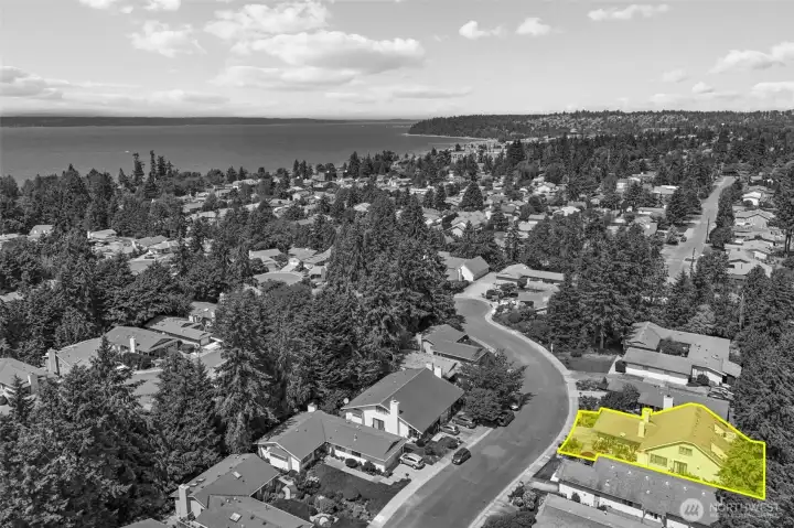 Minutes from the Puget Sound and all downtown Des Moines has to offer! Minutes from the Puget Sound and all downtown Des Moines has to offer!
