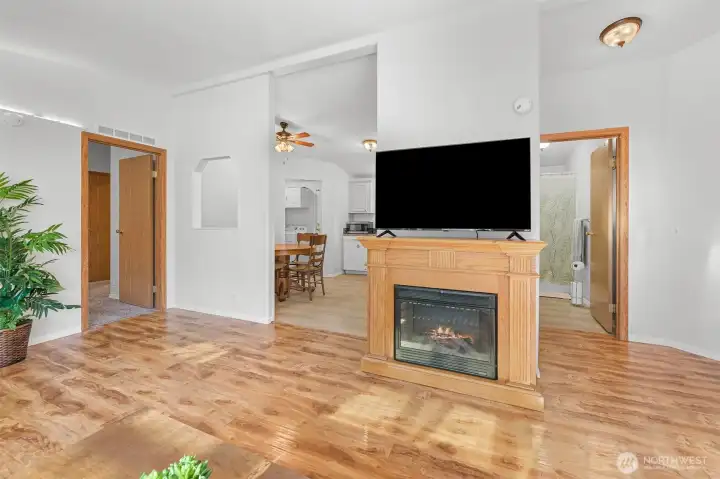 (electric fireplace does not convey.) (electric fireplace does not convey.)