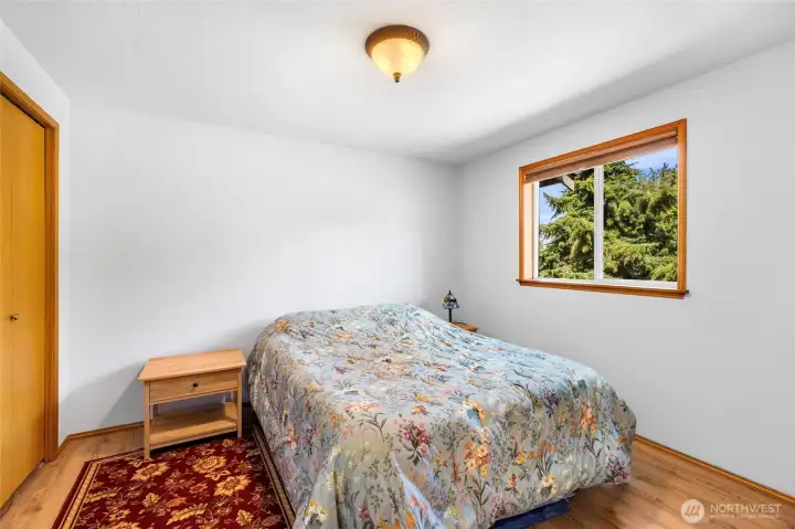 2nd bedroom
