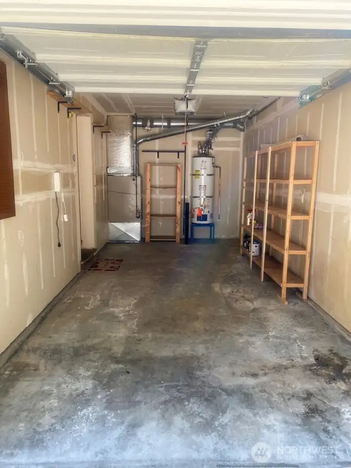 Deep 1 car garage with opener