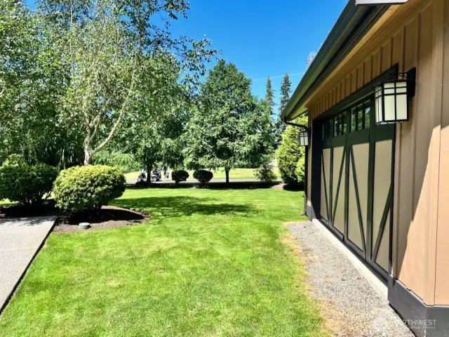 Swing some clubs, or visit neighbors during cocktain hour! Pull your golf cart out of the garage and right on to the cart path.