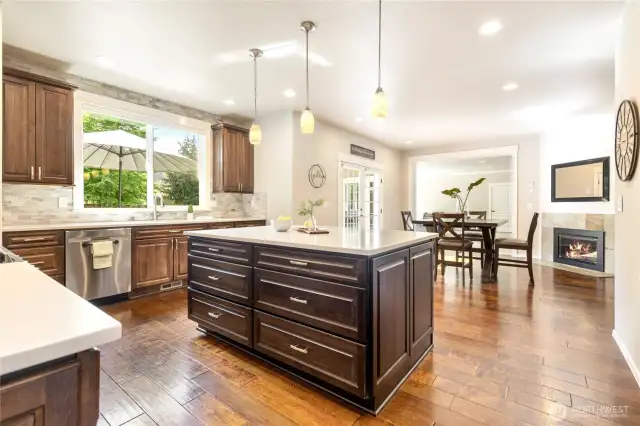 Clean, gleaming quart countertops!