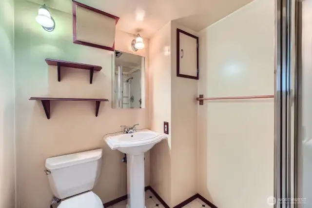 Great room 3/4 bathoom