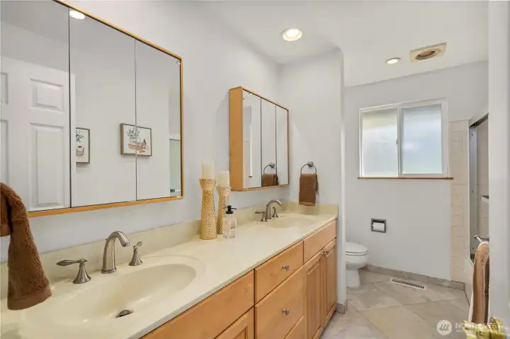 Main floor Bathroom