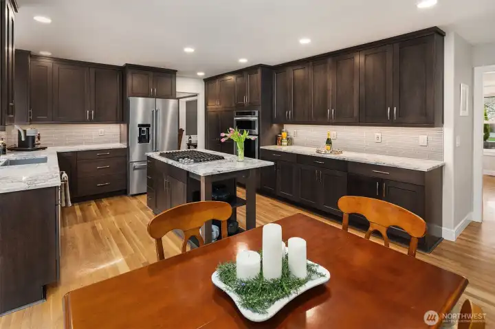 Casual Dining area to kitchen