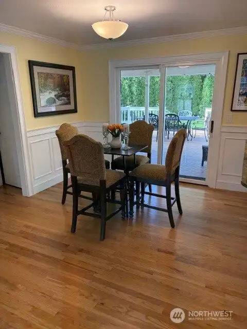 Views of the spacious outdoor entertaining area from your dining room!