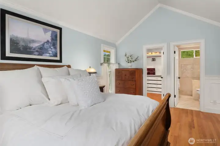 Fine flowing finishes. Spacious and spectacular. Marble baths with heated floors and seat.