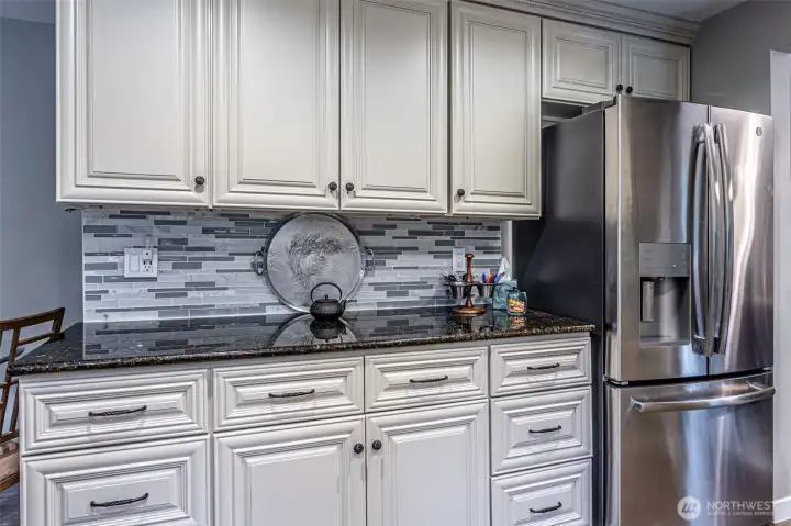 French door refrigerator and extra counter space