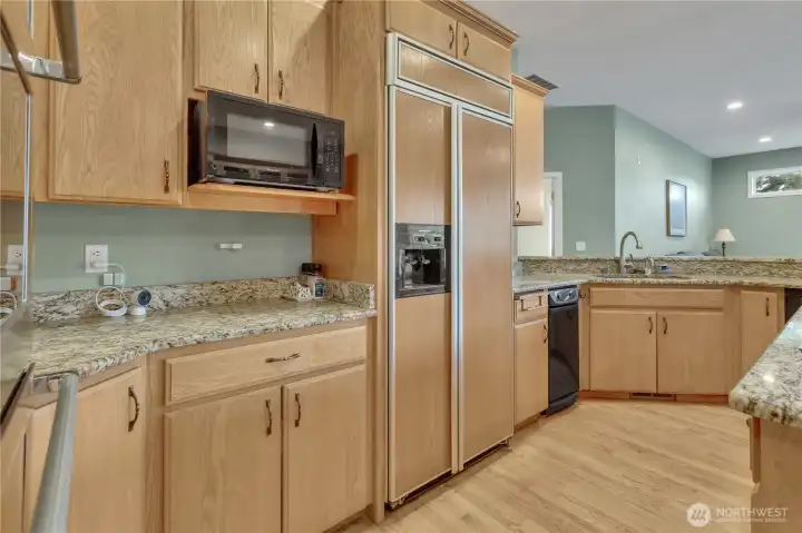 Great kitchen area featuring a warm, functional layout ideal for everyday cooking.