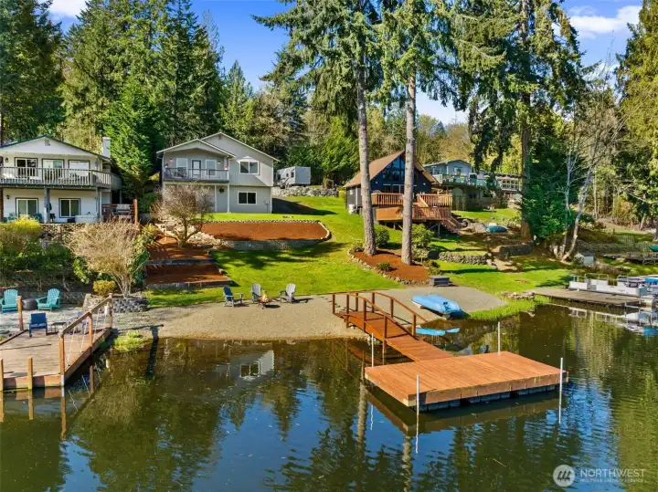 This remarkable property is truly the "catch of the day"! 68 feet of pebbly beach waterfront, meticulously kept upper and lower grounds and a nicely refreshed cedar dock invite you to relax, reflect and recharge.