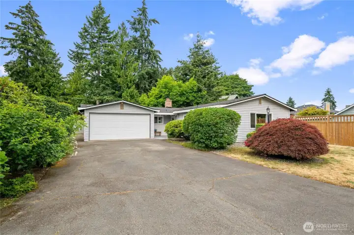 Welcome to Gregory Heights! A rare opportunity to enjoy single-level living on a large lot on a cul-de-sac. Welcome to Gregory Heights! A rare opportunity to enjoy single-level living on a large lot on a cul-de-sac.