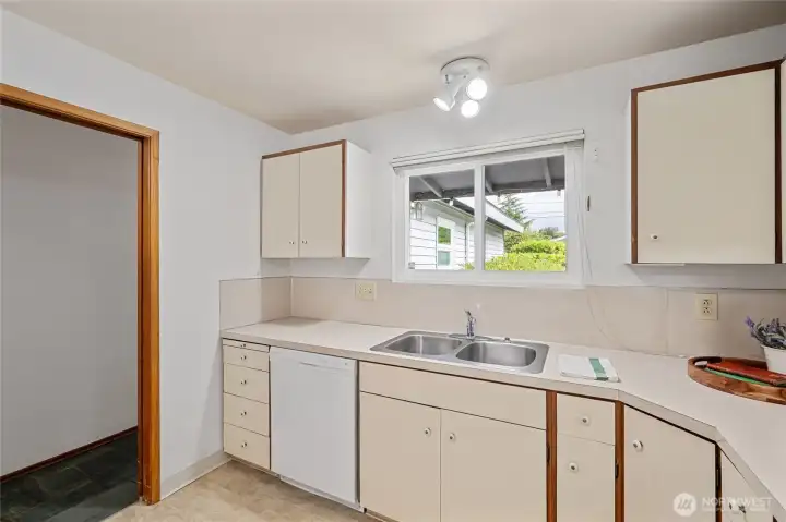 From the entry, step down the hallway slightly to enter the Kitchen and Bonus Room. From the entry, step down the hallway slightly to enter the Kitchen and Bonus Room.