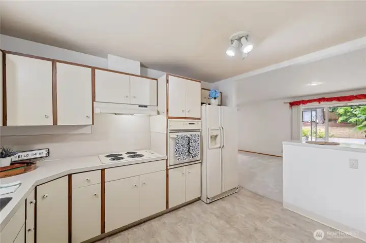 Past the Kitchen is the bonus space, a slider to the back patio, and garage entrance. Past the Kitchen is the bonus space, a slider to the back patio, and garage entrance.