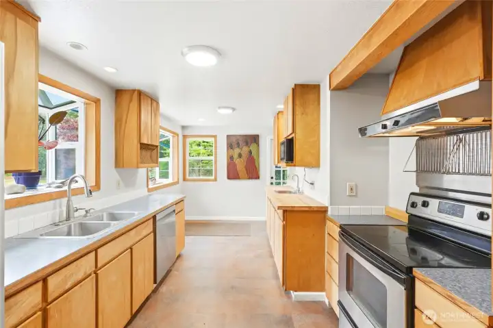 Kitchen and eating space with plenty of counter space for meal prep. Kitchen and eating space with plenty of counter space for meal prep.